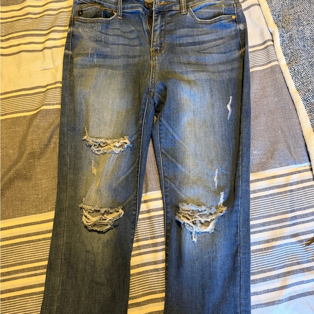 Judy Blue Distressed Capris Size 11/30